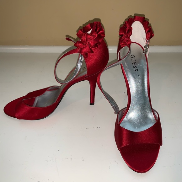 red evening pumps